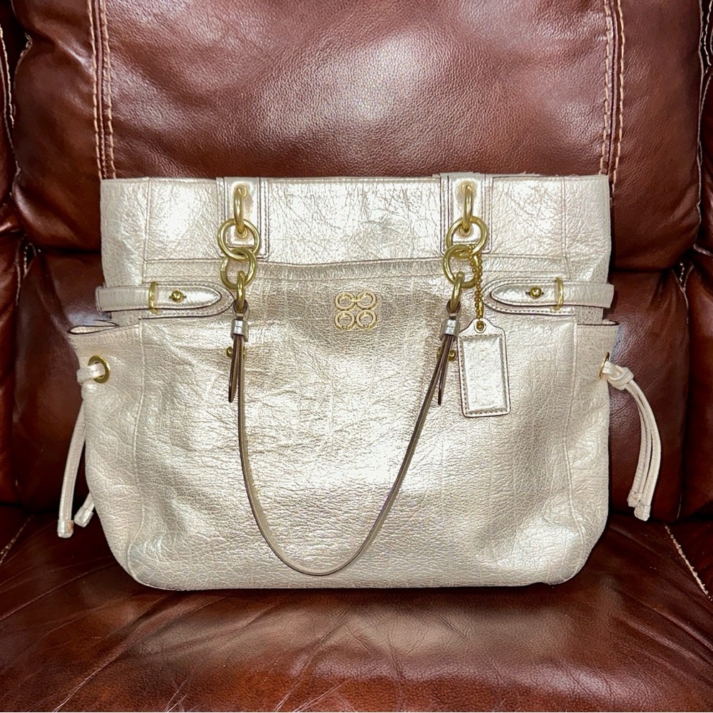 🔥🔥🔥Vintage Coach Metallic Gold Leather Shoulder Bag